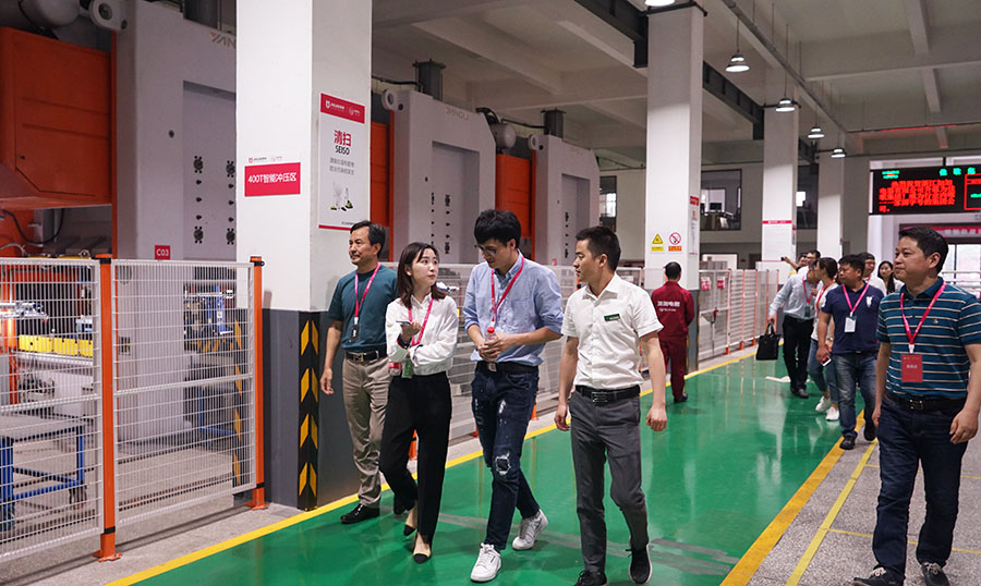 阿里巴巴集團(tuán)廚房大家電負(fù)責(zé)人子謖一行到訪佳歌集團(tuán) &nbsp;參觀智慧工廠
