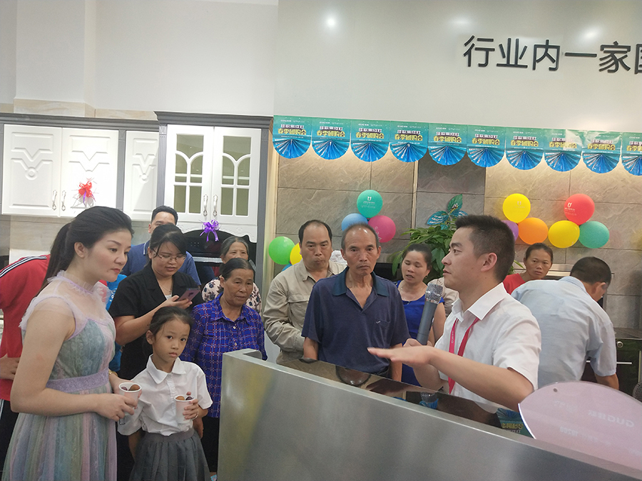 熱烈祝賀佳歌集成灶廣西扶綏店開(kāi)業(yè)試營(yíng)業(yè)活動(dòng)圓滿(mǎn)成功！火爆全城