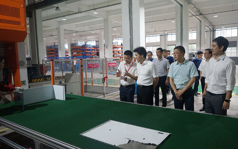 【頭條】嵊州市市長嚴(yán)鋼蒞臨佳歌集成灶視察和指導(dǎo)