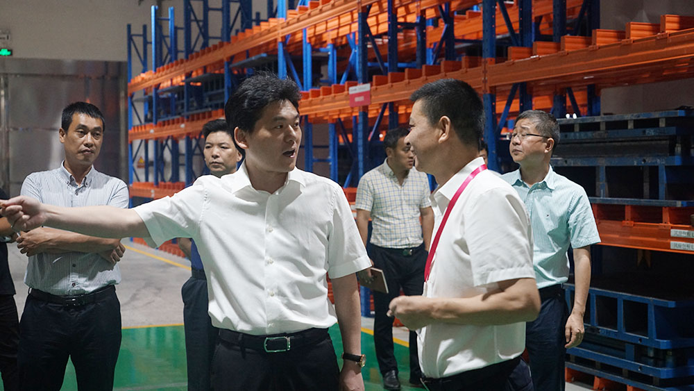 【頭條】嵊州市市長嚴(yán)鋼蒞臨佳歌集成灶視察和指導(dǎo)