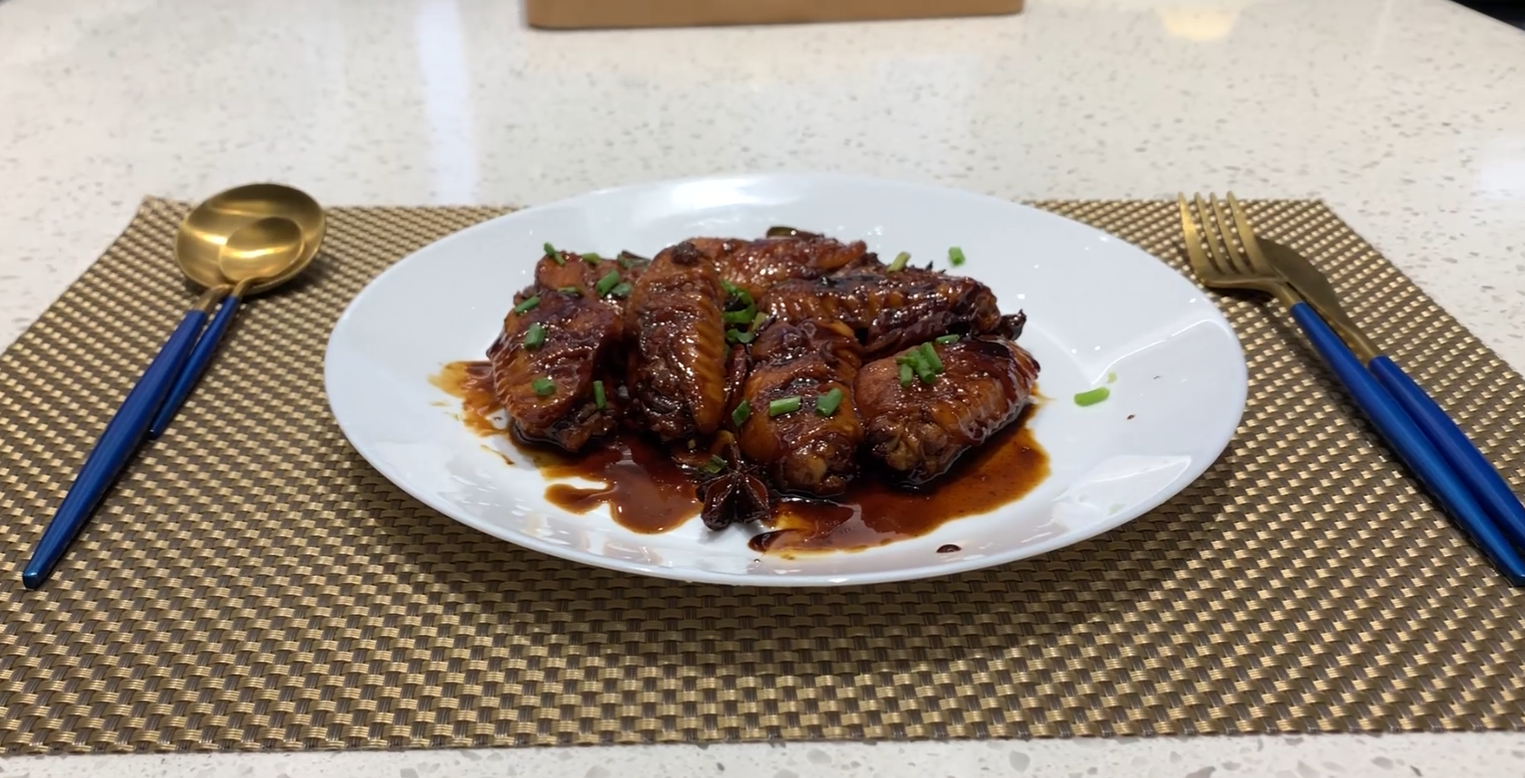 【佳歌廚房】全家都愛吃的可樂雞翅，你學(xué)會(huì)了嗎？