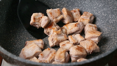 【佳歌廚房】過(guò)年必備菜之排骨年糕