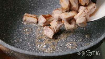 【佳歌廚房】過(guò)年必備菜之排骨年糕