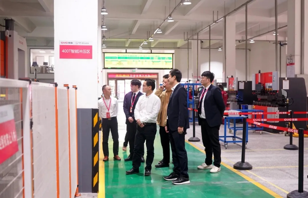 嵊州市委常委、副市長(zhǎng)王德兵一行蒞臨佳歌集團(tuán)考察指導(dǎo)工作