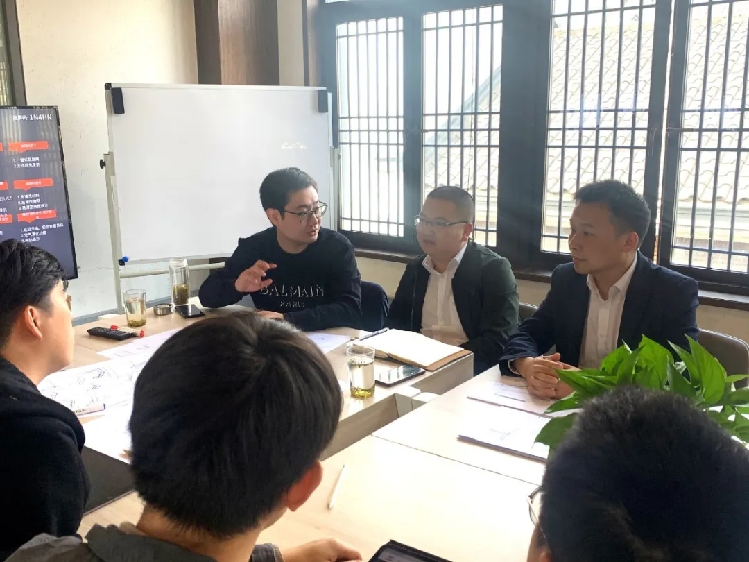 佳歌與洛可可LKK產(chǎn)品設(shè)計(jì)方案研討會(huì)順利召開