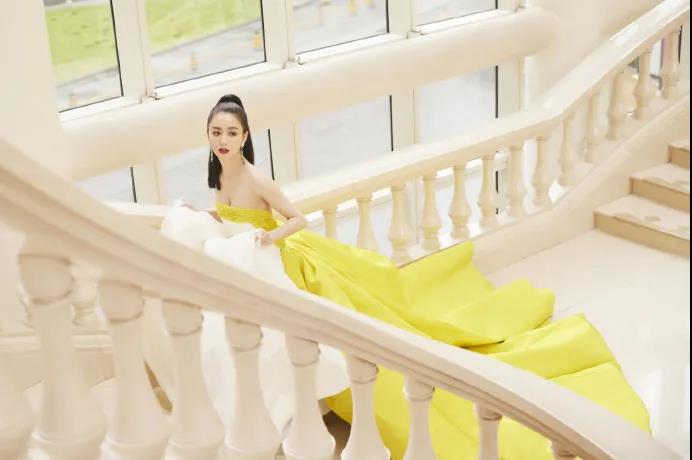 佳歌品牌代言人佟麗婭榮獲“微博年度之星”！