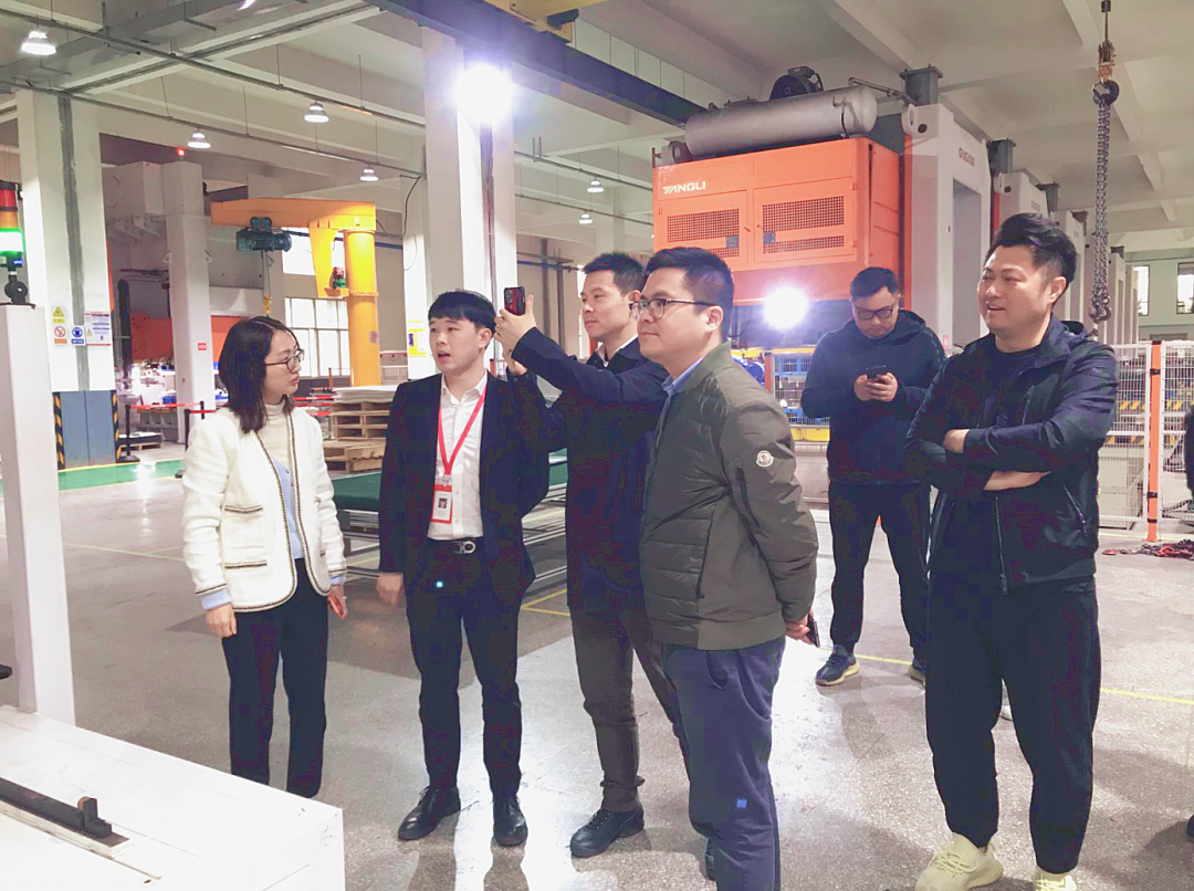 紹興市留學(xué)生聯(lián)誼會一行蒞臨佳歌集成灶參觀指導(dǎo)！