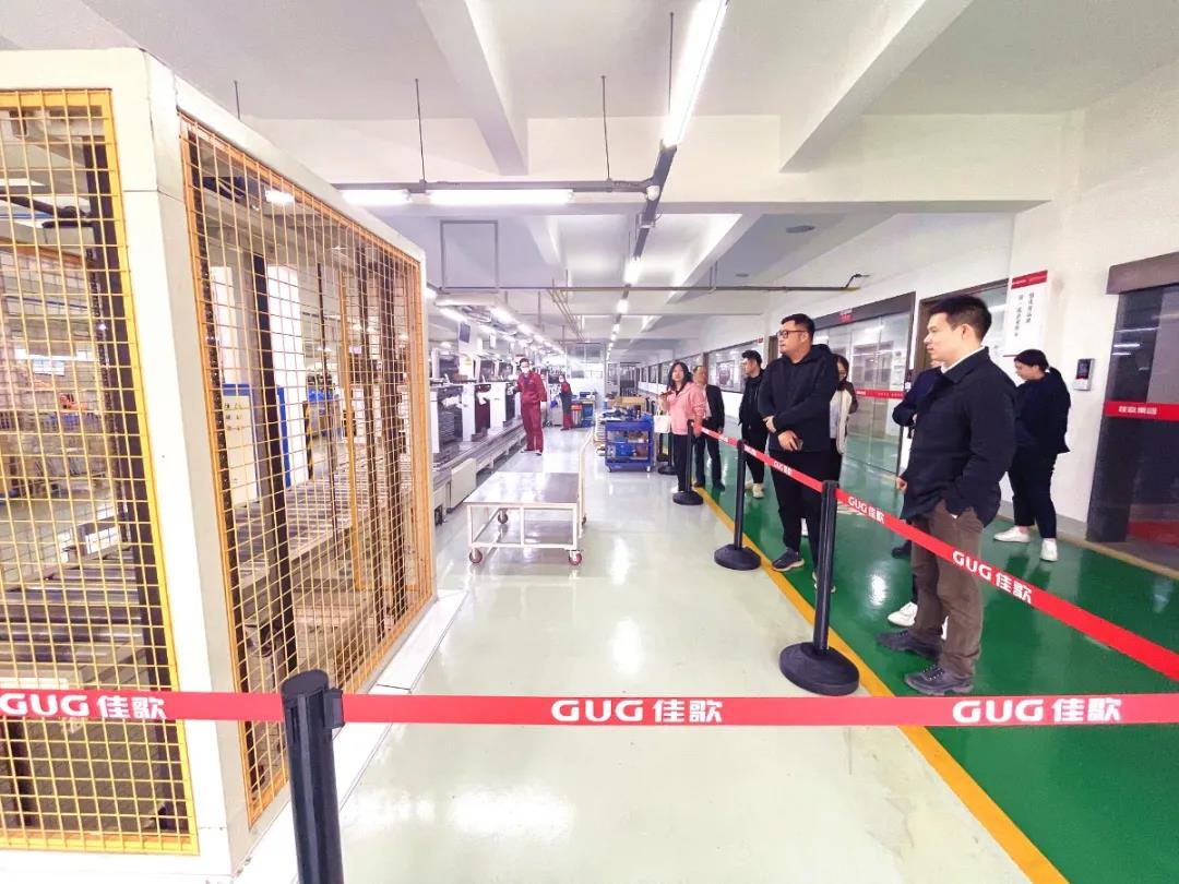 紹興市留學(xué)生聯(lián)誼會一行蒞臨佳歌集成灶參觀指導(dǎo)！