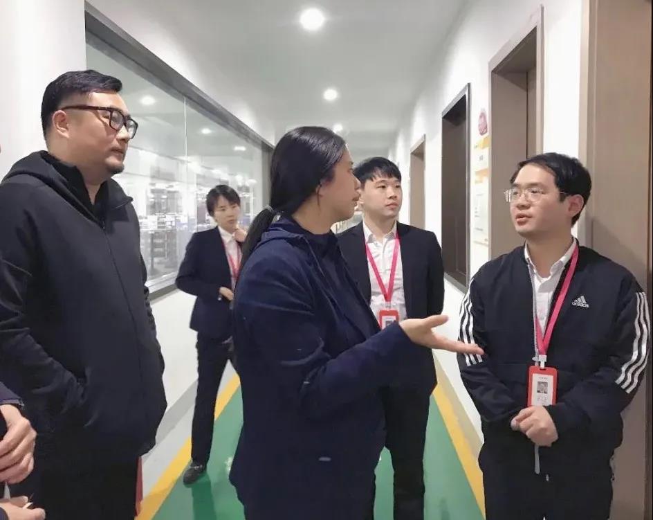 紹興市留學(xué)生聯(lián)誼會一行蒞臨佳歌集成灶參觀指導(dǎo)！