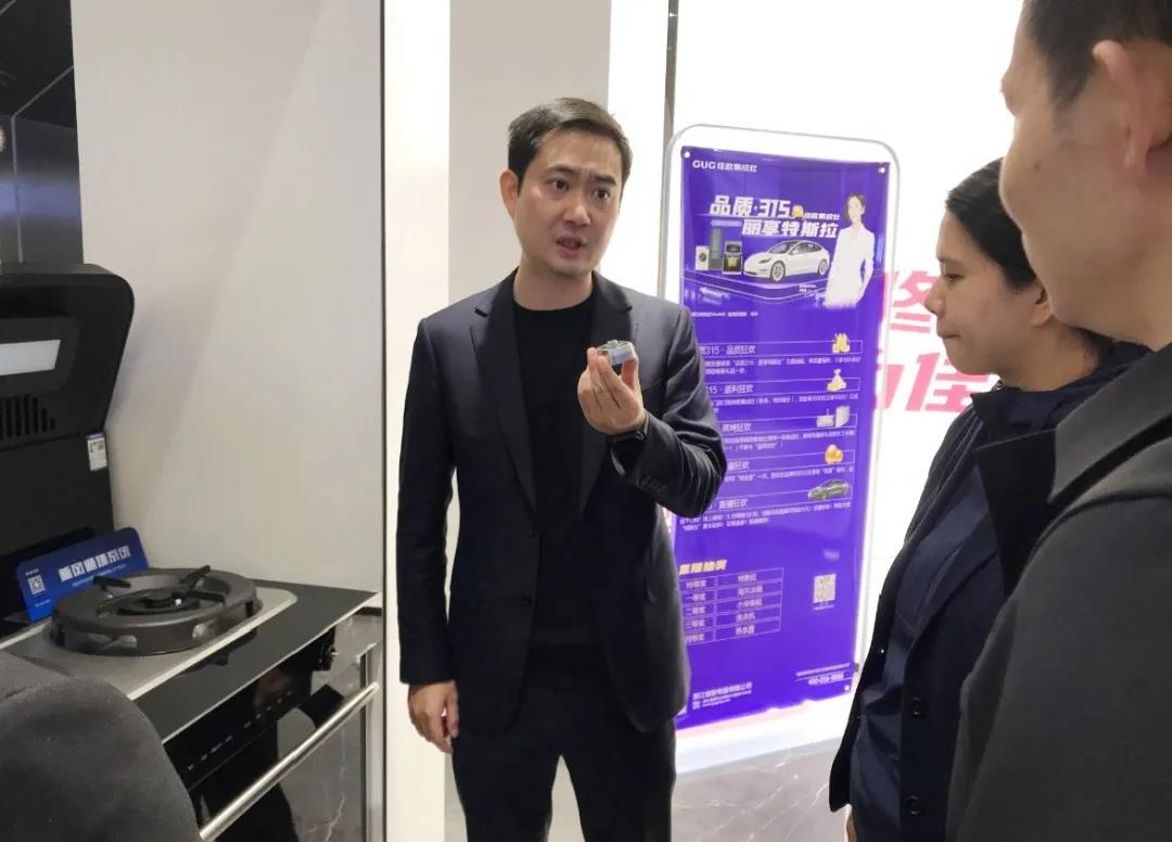 紹興市留學(xué)生聯(lián)誼會一行蒞臨佳歌集成灶參觀指導(dǎo)！