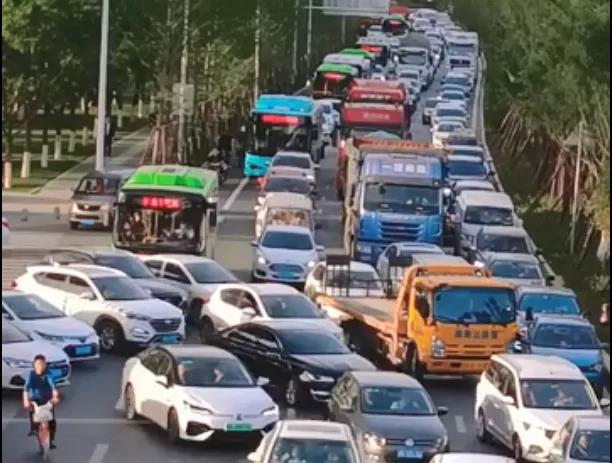 才下高速又上堵途？飯點(diǎn)排煙佳歌來(lái)疏通！