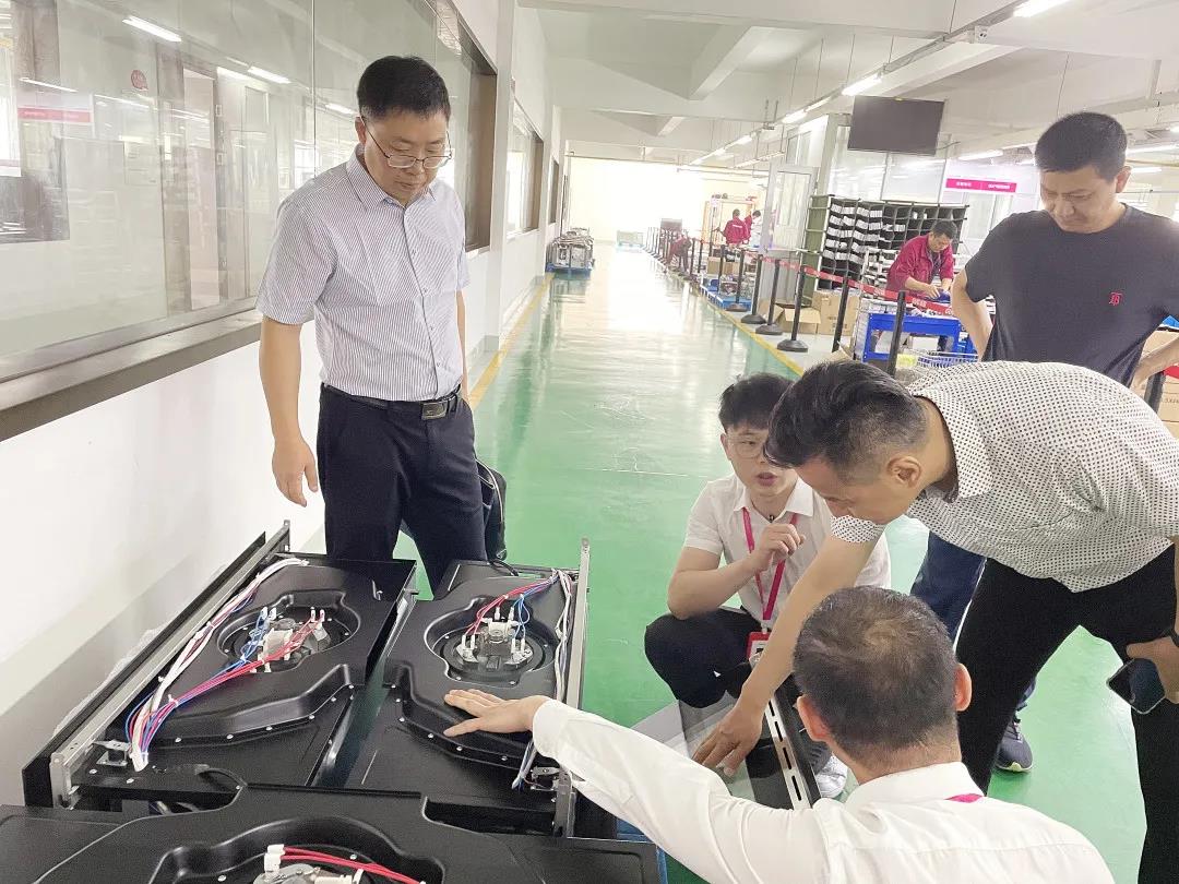 中國五金制品協(xié)會副理事長孟凡波一行蒞臨佳歌集團參觀指導(dǎo)！