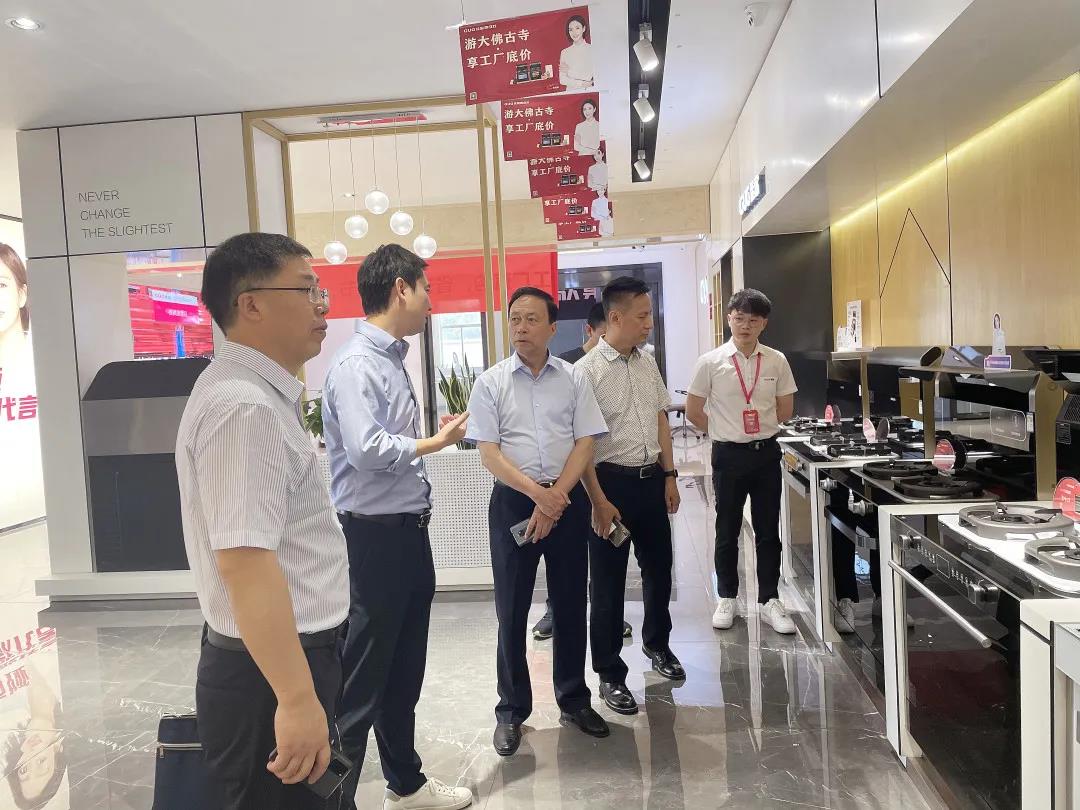 中國五金制品協(xié)會副理事長孟凡波一行蒞臨佳歌集團參觀指導(dǎo)！