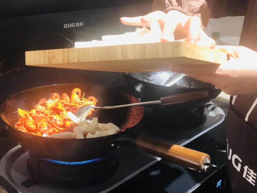 有佳歌，暢快看球美食不斷！