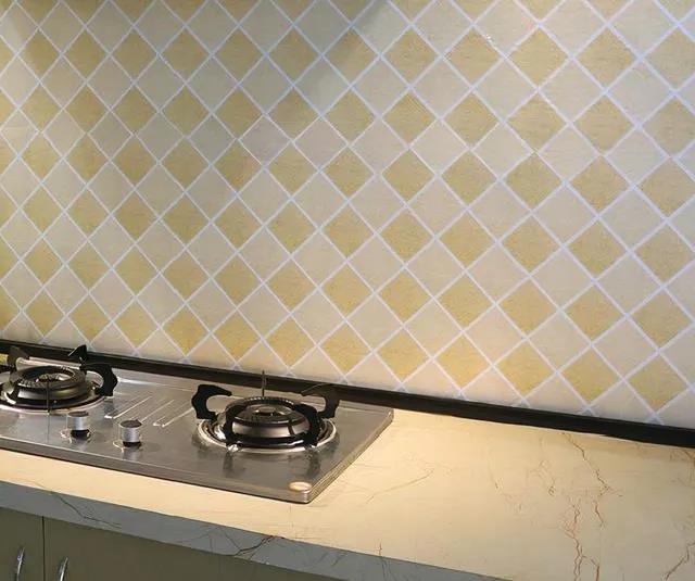 灶臺墻壁太臟？佳歌實力改變“煙熏妝”！