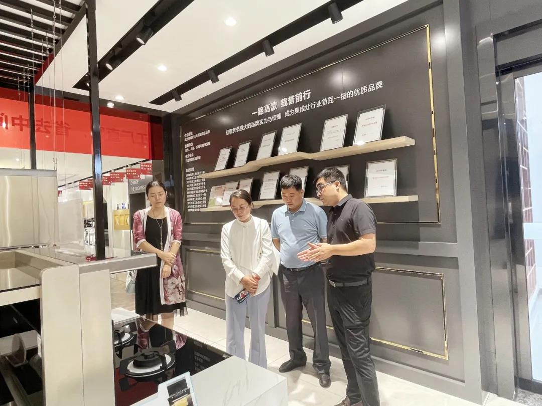 中國電子節(jié)能協(xié)會副秘書長梁上音一行蒞臨佳歌集團參觀指導