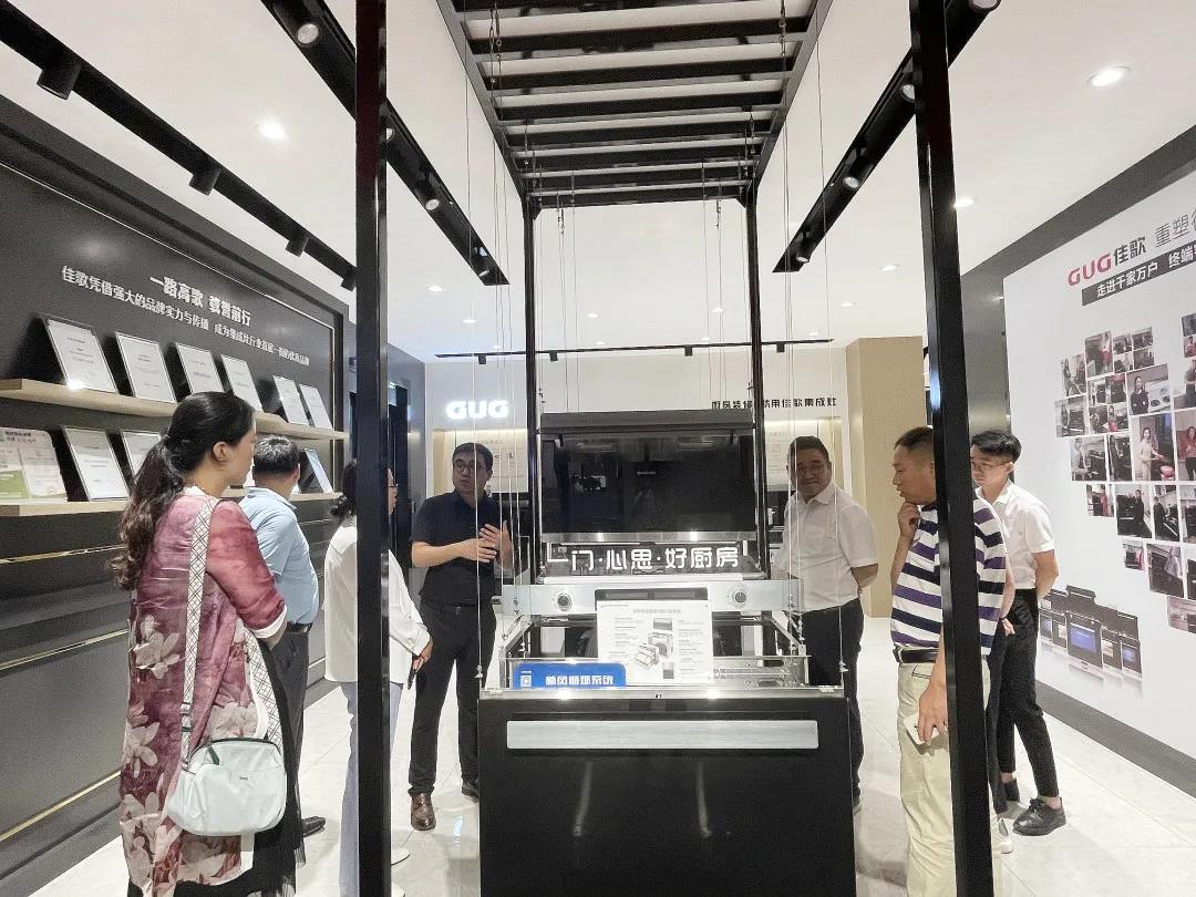 中國電子節(jié)能協(xié)會副秘書長梁上音一行蒞臨佳歌集團參觀指導