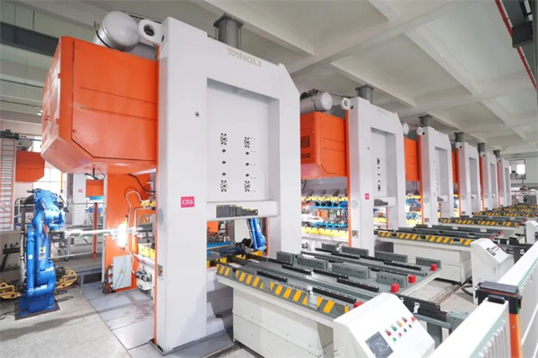 佳歌電器袁海濱參加我市第十七屆人民代表大會(huì)二次會(huì)議