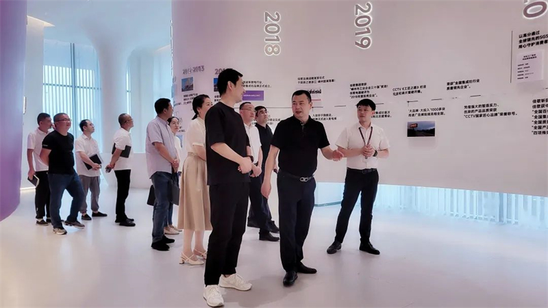 紹興市市場監(jiān)督管理局領(lǐng)導(dǎo)一行蒞臨佳歌二期智能化新工廠參觀考察！